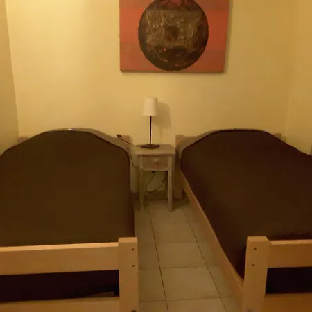 Domaine De La Tour Guest house Salavas